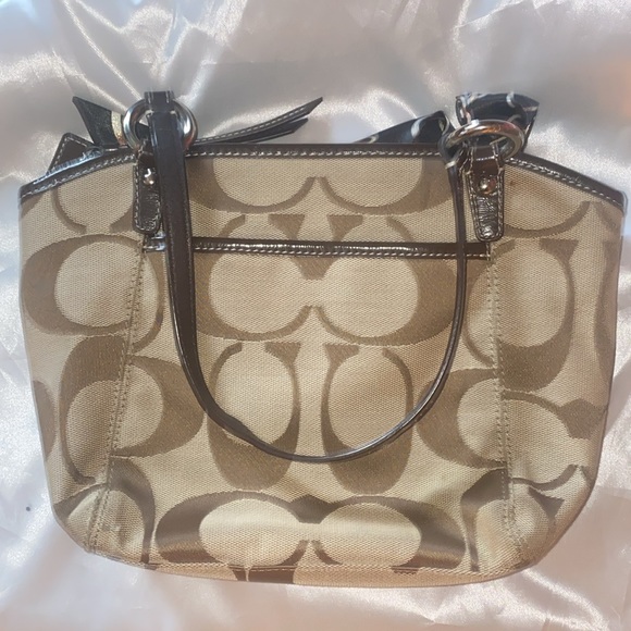 Pre-loved Coach Signature Small Leah beige crossbody/handbag. No. B1067-F14661. - Picture 5 of 5